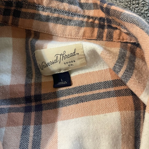 Women's universal thread flannel. Size L. Great for layering. Not too thick. - Picture 3 of 3